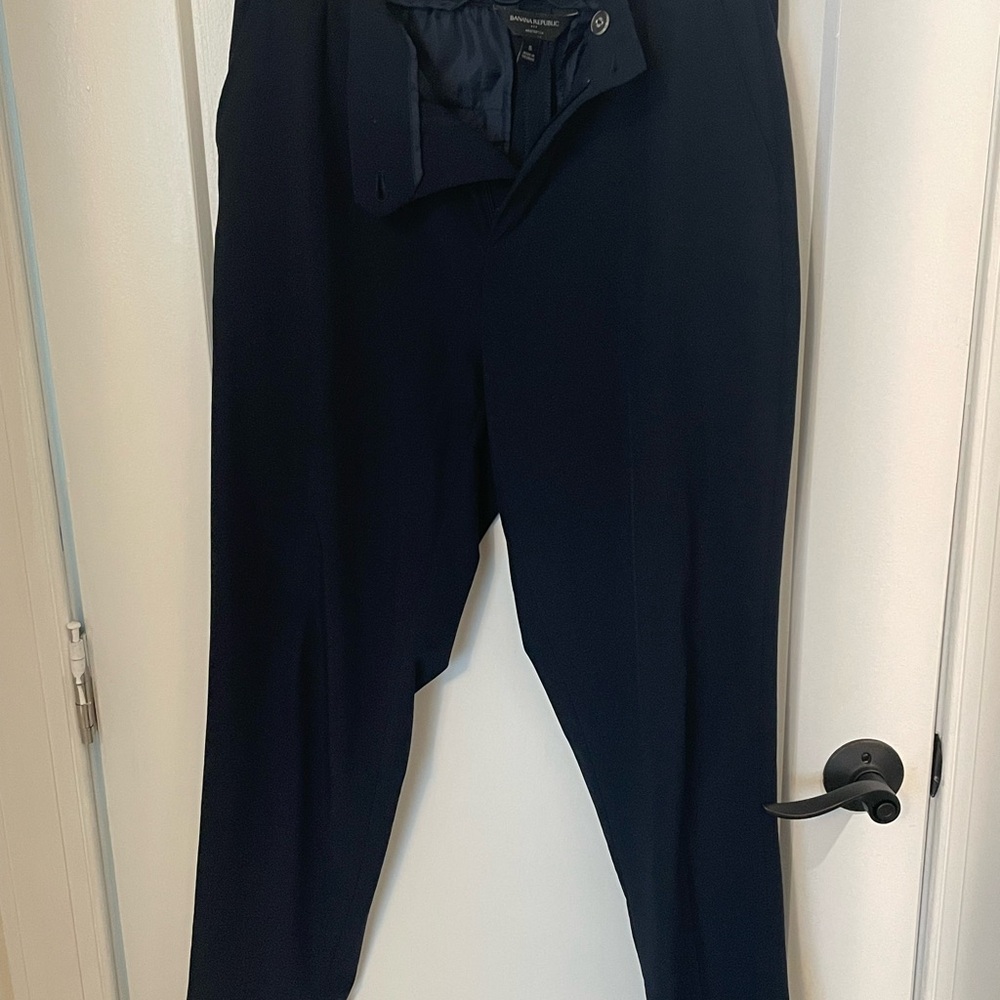 Banana Republic Women’s Navy Airstretch Tapered Pants - size Small